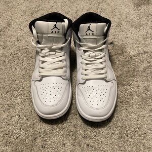 Air Jordan mids